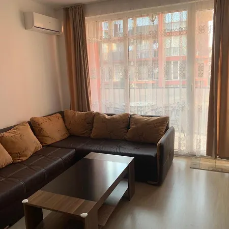 Bratanov Sunny View Central Apartman